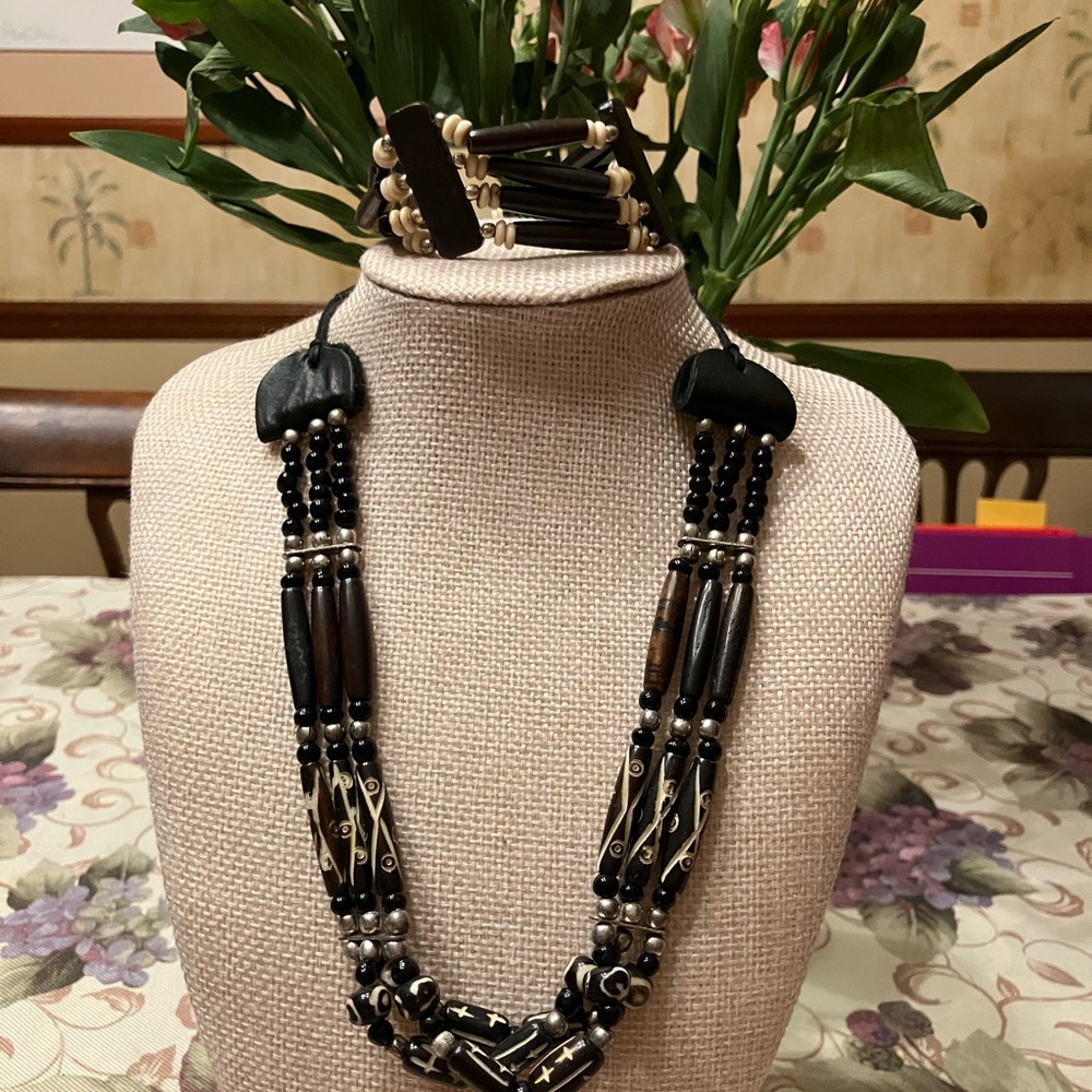 BONE CARVED NECKLACE AND BRACELET